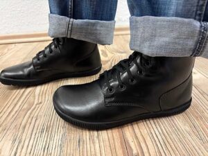 Barfußschuhe Winter Leder Lammfell am Fuß